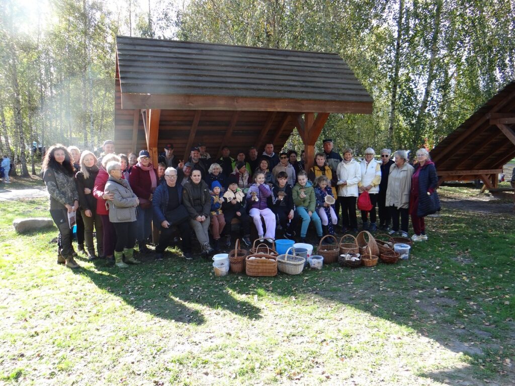 Uczestnicy grzybobrania w GWPK fot. Paweł Pawlata