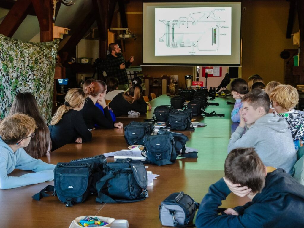 Nauka budowy aparatu (fot. Krzysztof Pokrętowski GLPK)