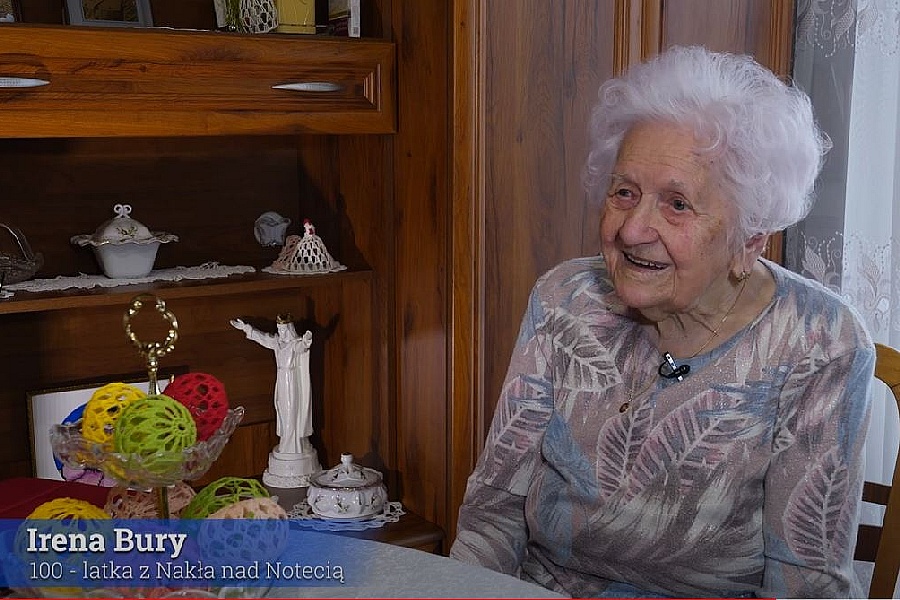 Irena Bury, 100-latka z Nakła nad Notecią, kadr z filmu z życzeniami