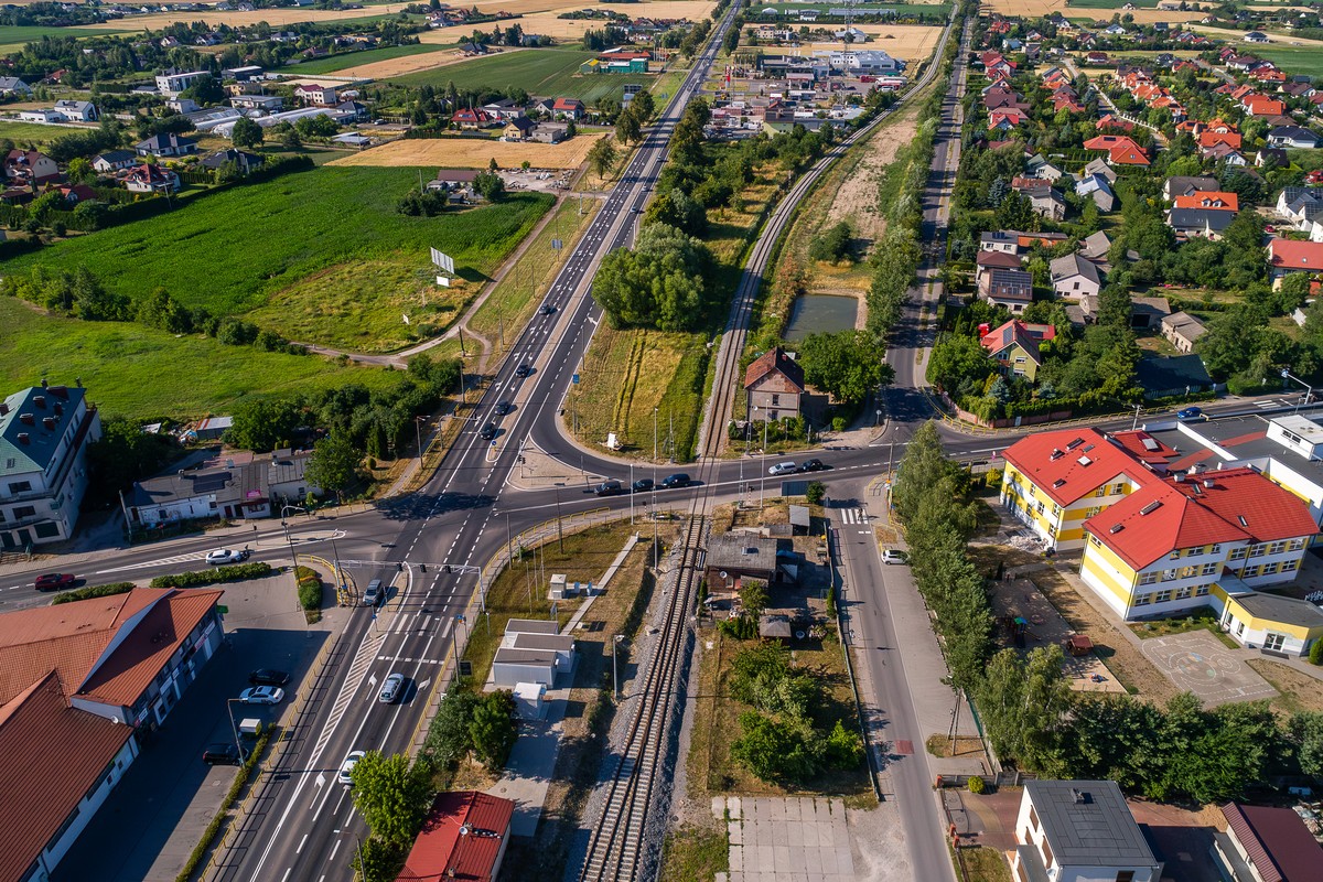 Trasa kolejowa Toruń- Chełmża, fotografia z drona, fot. Szymon Zdziebło/tarantoga.pl dla UMWKP