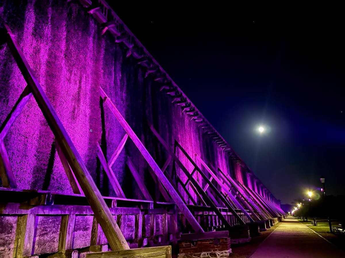 Iluminacja świetlna ciechocińskich tężni, fot. Uzdrowisko Ciechocinek