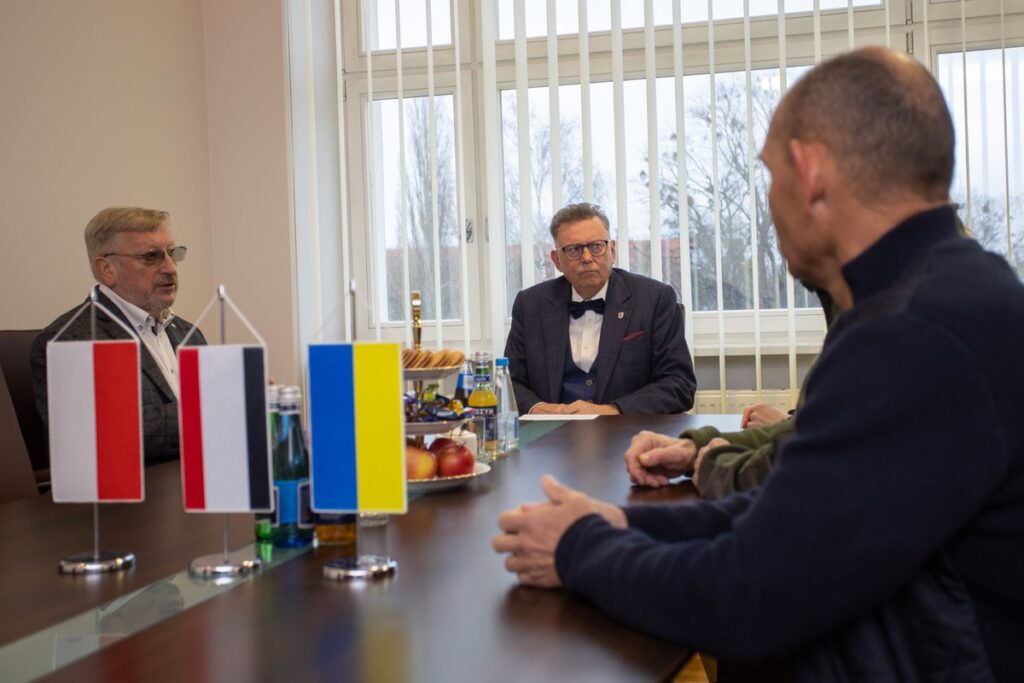 Spotkanie wicemarszałka Zbigniewa Ostrowskiego z gośćmi z Ukrainy, fot. Mikołaj Kuras dla UMWKP