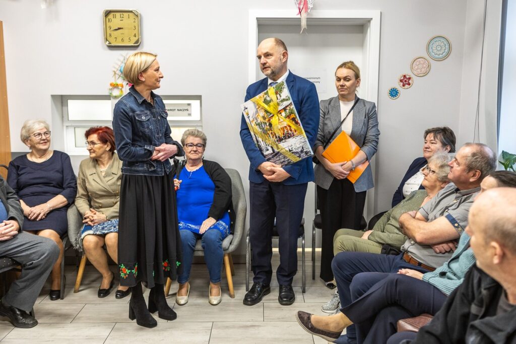 Spotkanie w Biskupicach ws. dziennych domów pomocy, fot. Szymon Zdziebło/tarantoga.pl dla UMWKP