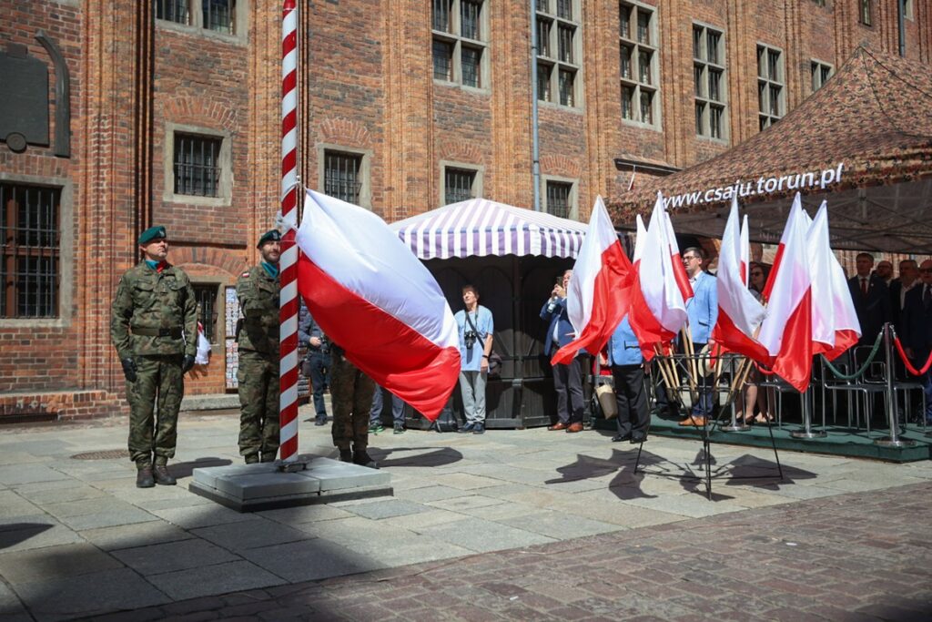 Wojewódzkie obchody Narodowego Święta Trzeciego Maja w Toruniu, fot. Szymon Zdziebło dla UMWKP