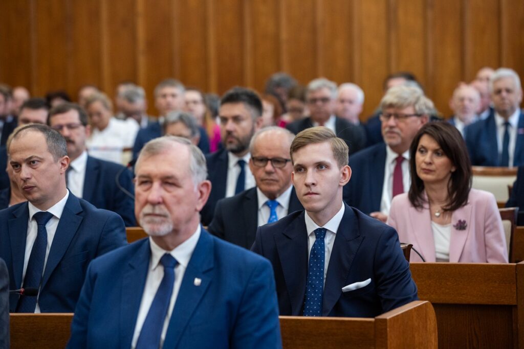 Pierwsza sesja sejmiku VII kadencji, fot. Andrzej Goiński/UMWKP