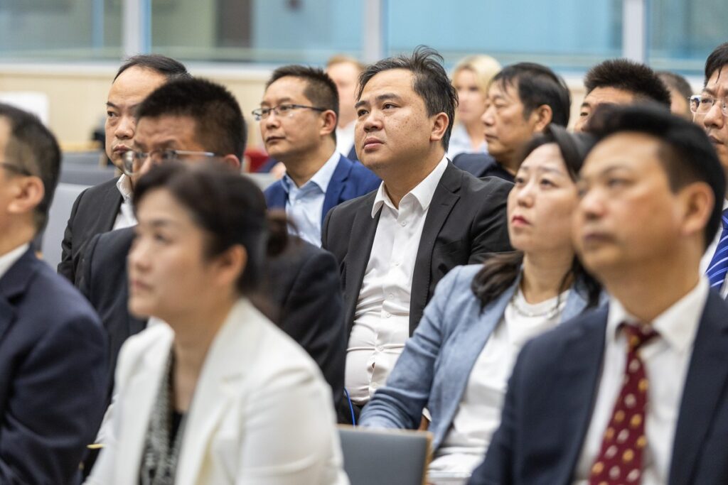 Spotkanie z delegacją z chińskiej prowincji Hubei, fot. Szymon Zdziebło/tarantoga.pl dla UMWKP