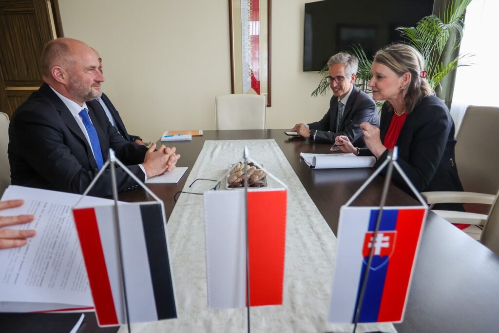 Spotkanie z ambasadorem Republiki Słowackiej Andreą Elschekovą-Matisovą, fot. Mikołaj Kuras dla UMWKP