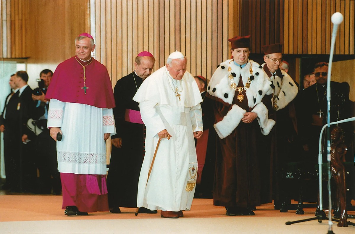 Spotkanie Jana Pawła II z przedstawicielami środowisk naukowych, 7 czerwca 1999, Uniwersytet Mikołaja Kopernika, fot. Wojtek Szabelski