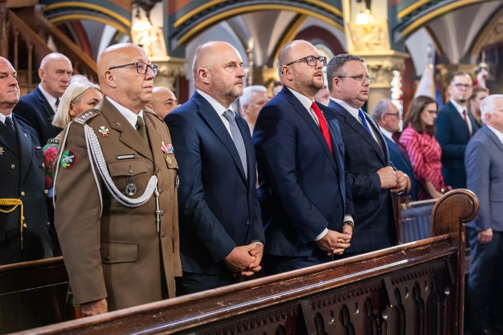 Obchody Święta Wojska Polskiego w Toruniu, fot. Szymon Zdziebło, tarantoga.pl dla UMWKP