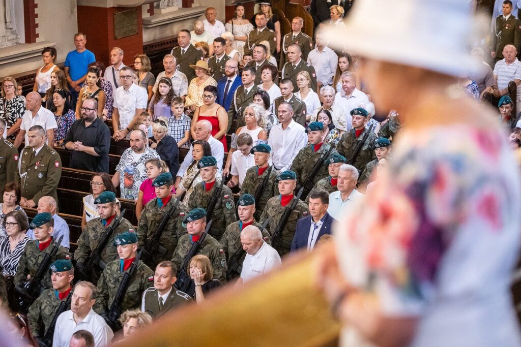 Obchody Święta Wojska Polskiego w Toruniu, fot. Szymon Zdziebło, tarantoga.pl dla UMWKP