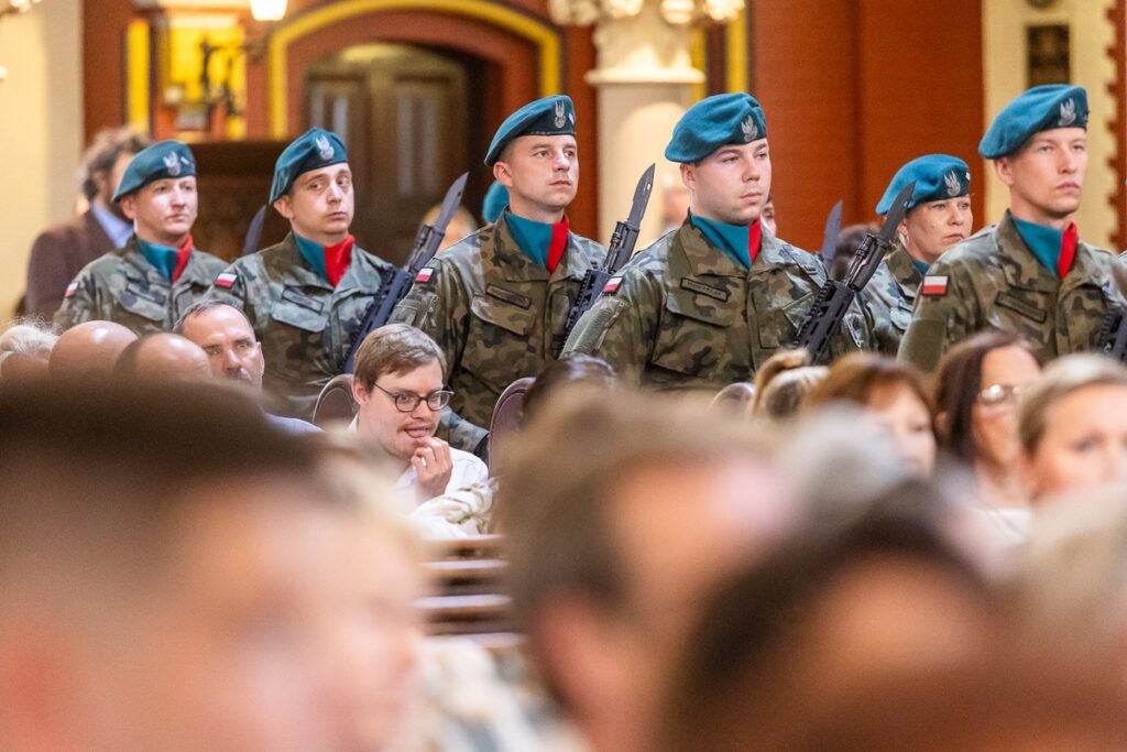 Obchody Święta Wojska Polskiego w Toruniu, fot. Szymon Zdziebło, tarantoga.pl dla UMWKP