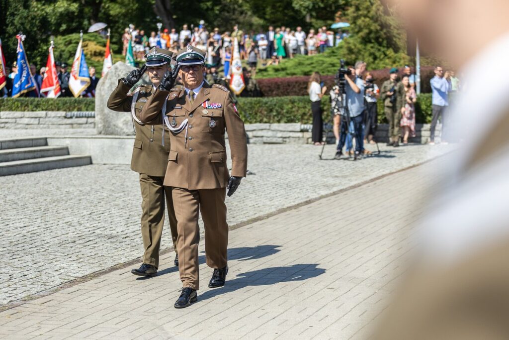 Obchody Święta Wojska Polskiego w Toruniu, fot. Szymon Zdziebło, tarantoga.pl dla UMWKP