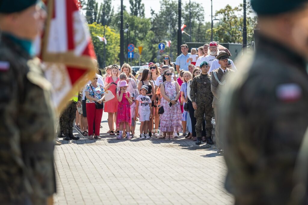 Obchody Święta Wojska Polskiego w Toruniu, fot. Szymon Zdziebło, tarantoga.pl dla UMWKP