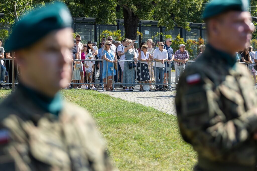 Obchody Święta Wojska Polskiego w Toruniu, fot. Szymon Zdziebło, tarantoga.pl dla UMWKP