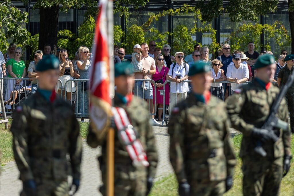 Obchody Święta Wojska Polskiego w Toruniu, fot. Szymon Zdziebło, tarantoga.pl dla UMWKP