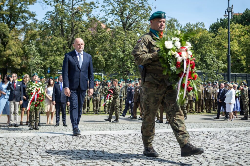 Obchody Święta Wojska Polskiego w Toruniu, fot. Szymon Zdziebło, tarantoga.pl dla UMWKP