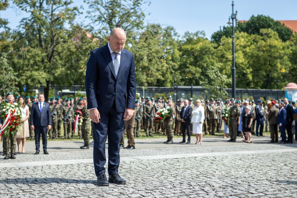 Obchody Święta Wojska Polskiego w Toruniu, fot. Szymon Zdziebło, tarantoga.pl dla UMWKP