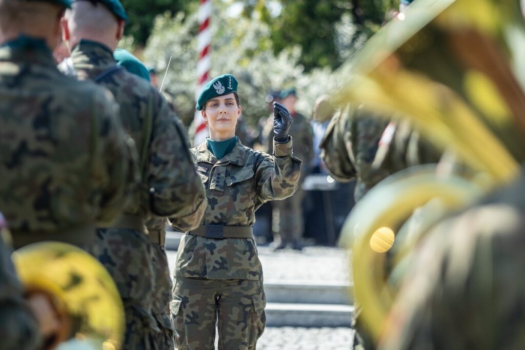 Obchody Święta Wojska Polskiego w Toruniu, fot. Szymon Zdziebło, tarantoga.pl dla UMWKP