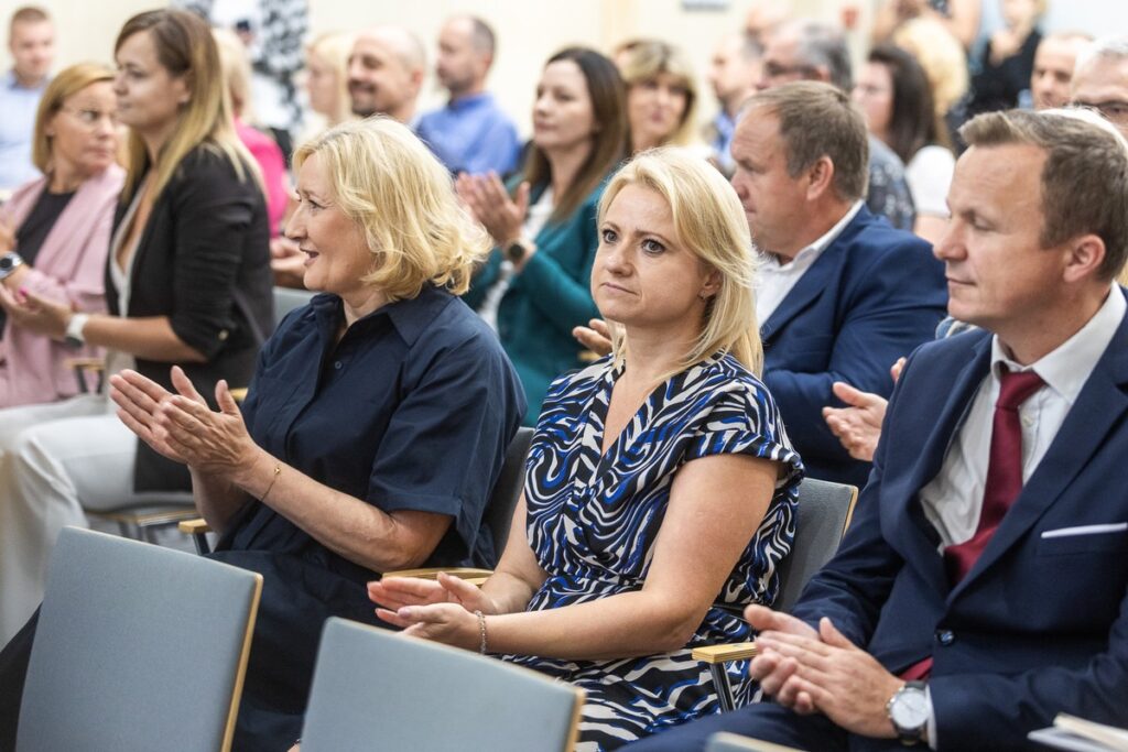 Ceremonia wręczenia umów FEdKP i PROW, fot. Szymon Zdziebło/tarantoga dla UMWKP