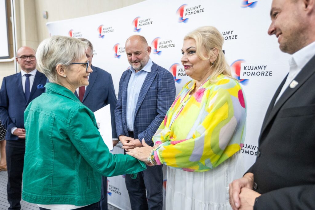 Ceremonia wręczenia umów FEdKP i PROW, fot. Szymon Zdziebło/tarantoga dla UMWKP