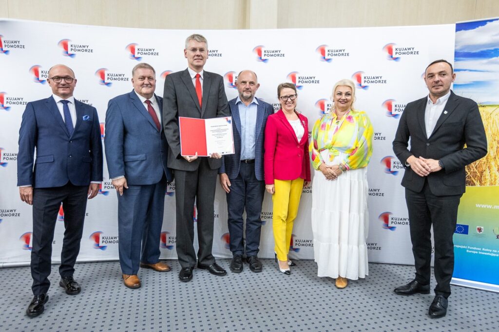 Ceremonia wręczenia umów FEdKP i PROW, fot. Szymon Zdziebło/tarantoga dla UMWKP