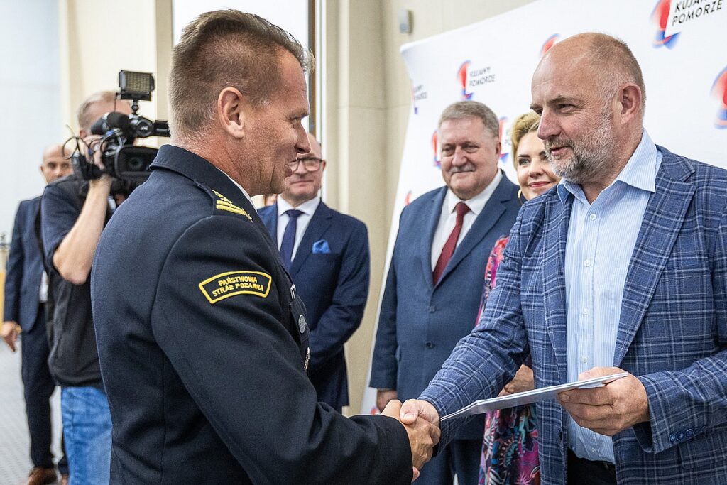 Ceremonia wręczenia umów FEdKP i PROW, fot. Szymon Zdziebło/tarantoga dla UMWKP