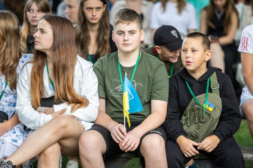 Spotkanie marszałka Piotra Całbeckiego z młodymi Ukraińcami, fot. Szymon Zdziebło/tarantoga.pl dla UMWKP