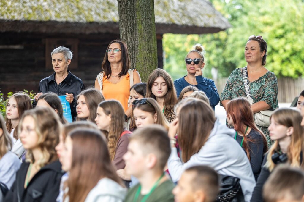 Spotkanie marszałka Piotra Całbeckiego z młodymi Ukraińcami, fot. Szymon Zdziebło/tarantoga.pl dla UMWKP