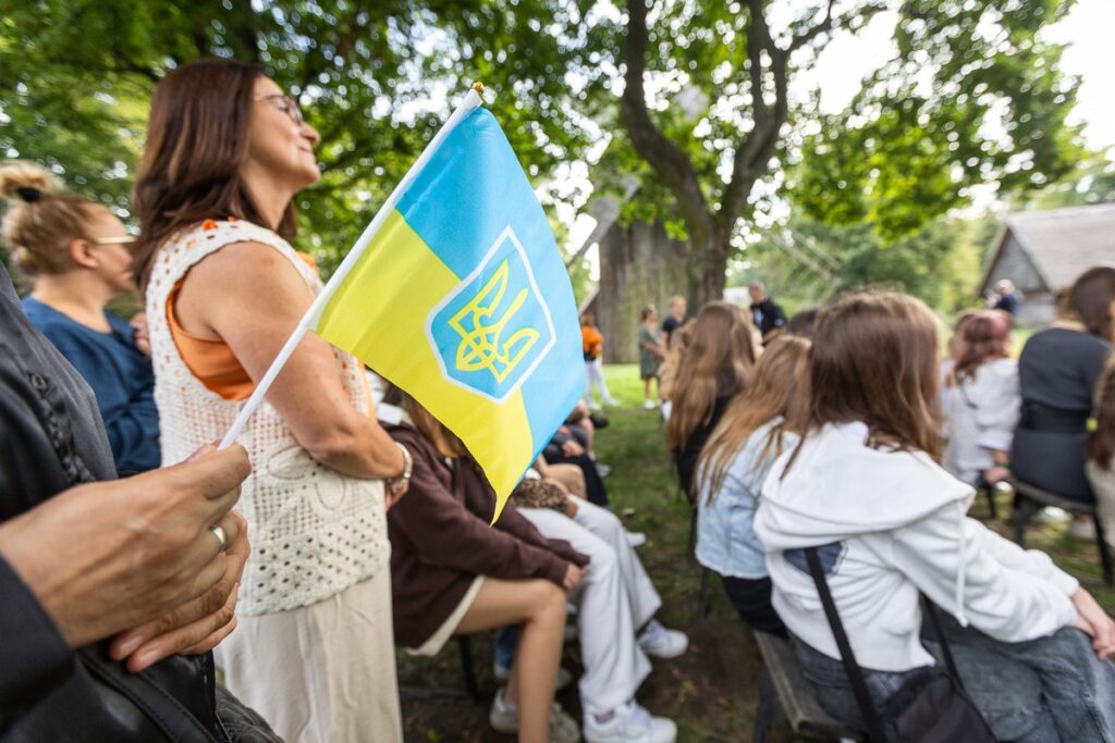 Spotkanie marszałka Piotra Całbeckiego z młodymi Ukraińcami, fot. Szymon Zdziebło/tarantoga.pl dla UMWKP