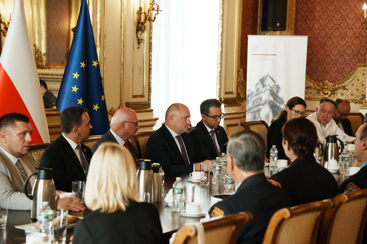 Oficjalna delegacja samorządu województwa w USA, spotkania w New York City Hall, fot. UMWKP