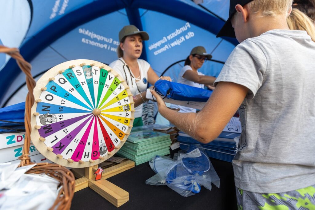 Piknik europejski w Grupie, fot. Szymon Zdziebło, tarantoga.pl dla UMWKP