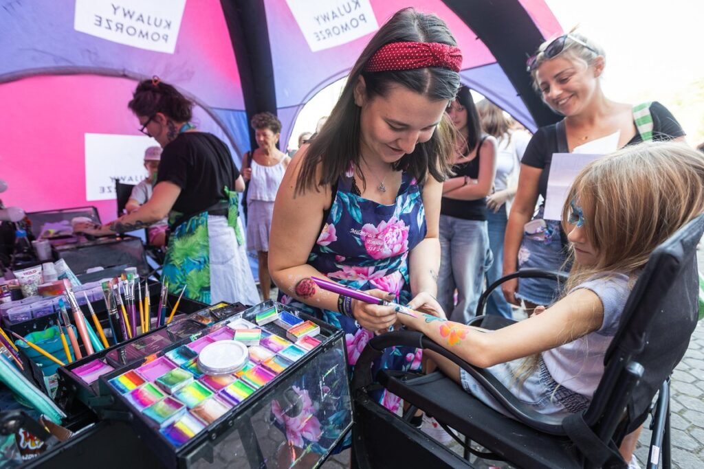 Piknik europejski w Grupie, fot. Szymon Zdziebło, tarantoga.pl dla UMWKP