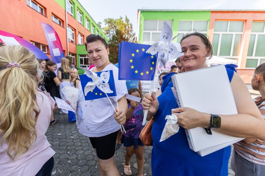 Piknik europejski w Grupie, fot. Szymon Zdziebło, tarantoga.pl dla UMWKP