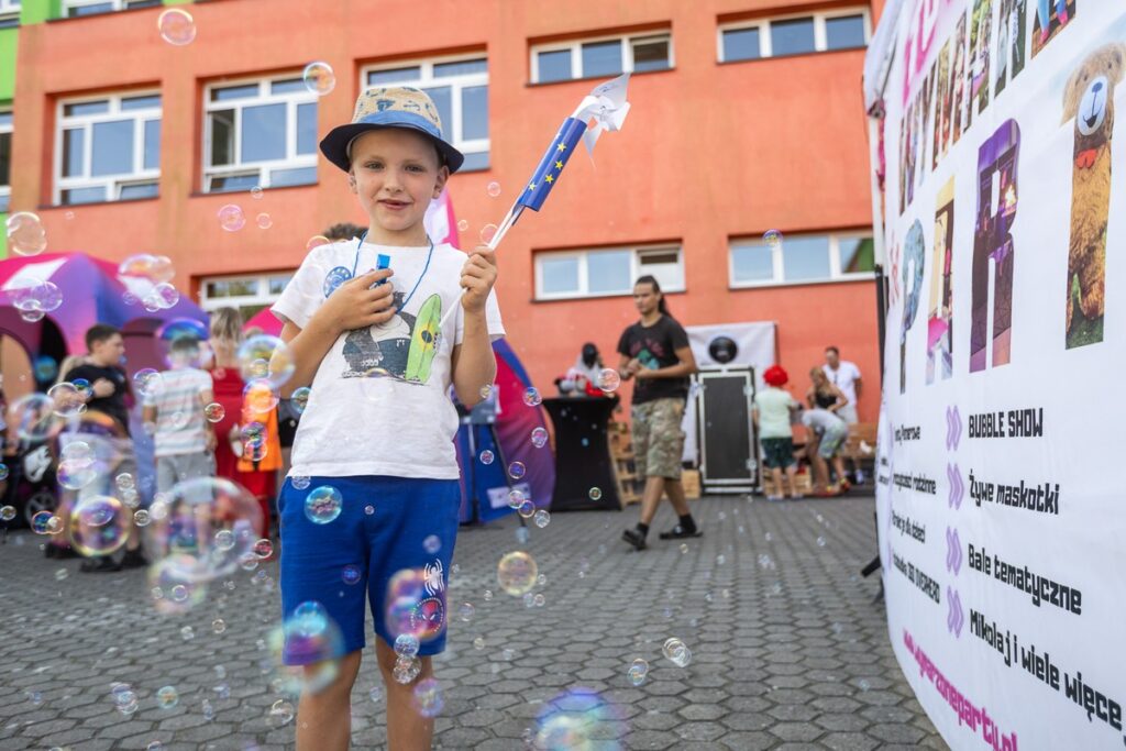 Piknik europejski w Grupie, fot. Szymon Zdziebło, tarantoga.pl dla UMWKP