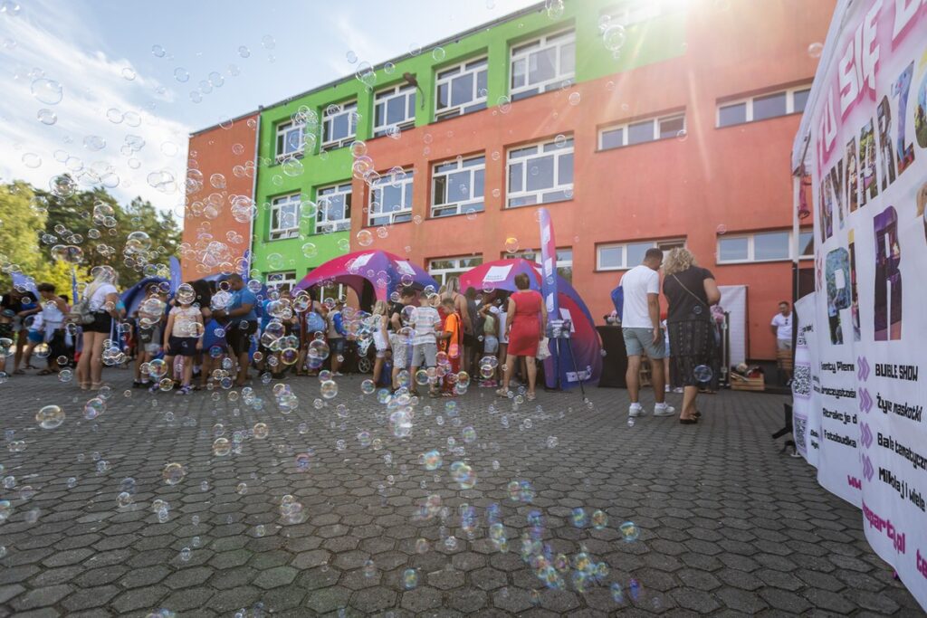 Piknik europejski w Grupie, fot. Szymon Zdziebło, tarantoga.pl dla UMWKP