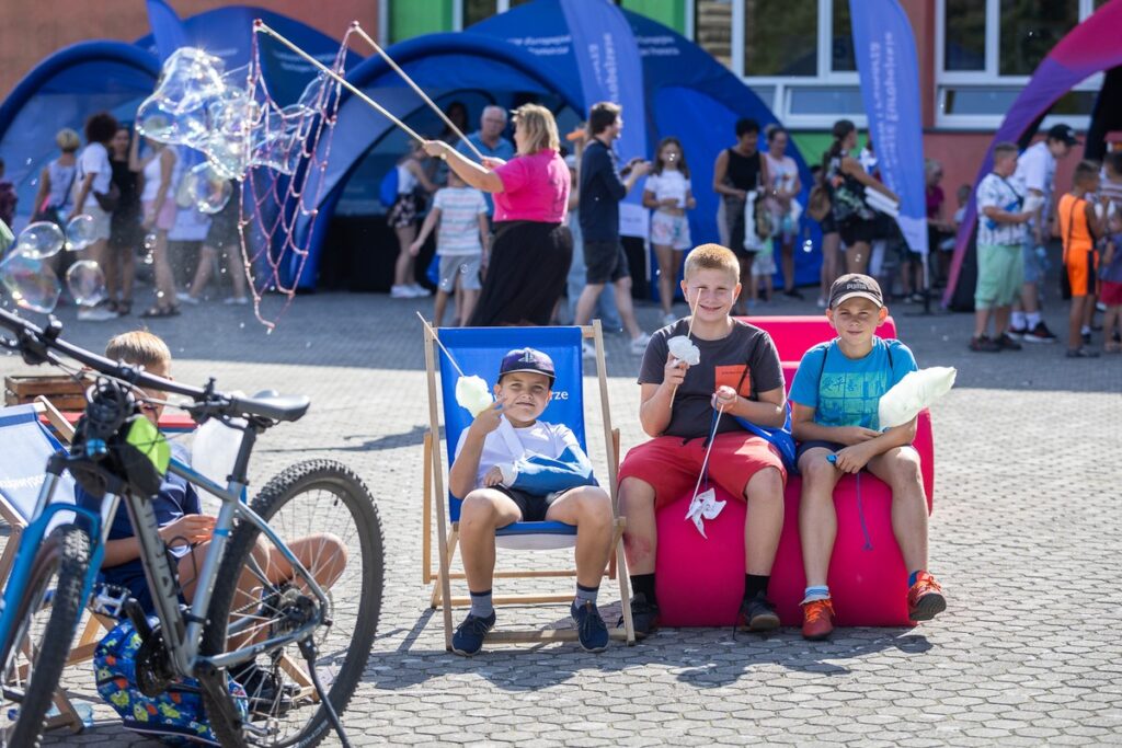 Piknik europejski w Grupie, fot. Szymon Zdziebło, tarantoga.pl dla UMWKP