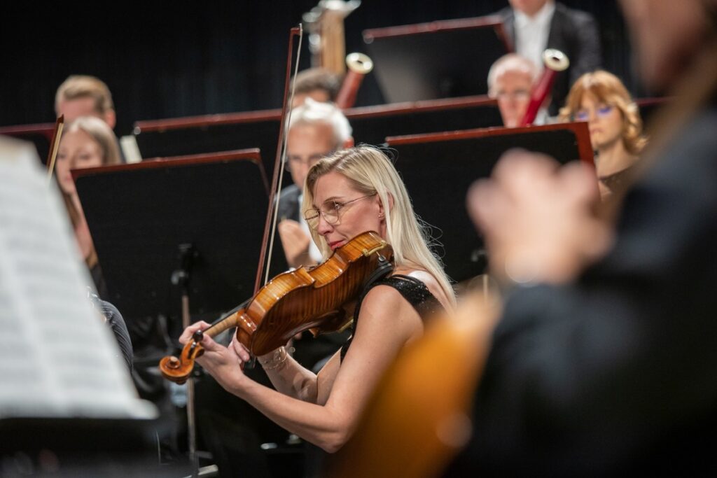 6. Międzynarodowy Festiwal i Konkurs Skrzypcowy im. Karola Lipińskiego, gala inauguracyjna, fot. Mikołaj Kuras dla UMWKP