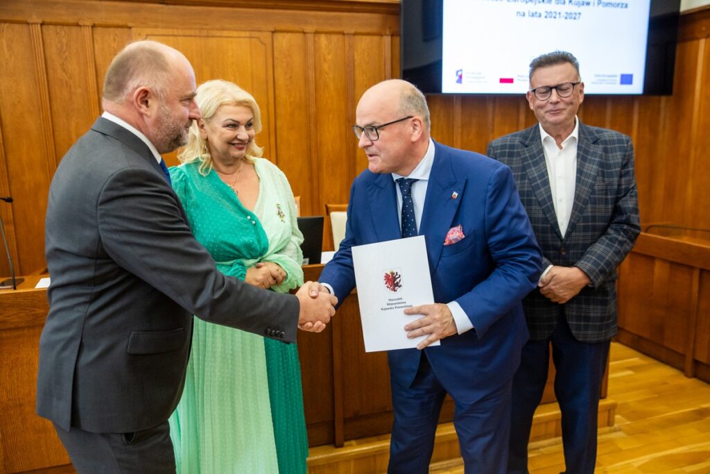 Ceremonia wręczenia umów FEdKP 2021-2027, fot. Andrzej Goiński/UMWKP