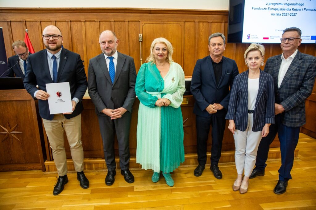 Ceremonia wręczenia umów FEdKP 2021-2027, fot. Andrzej Goiński/UMWKP