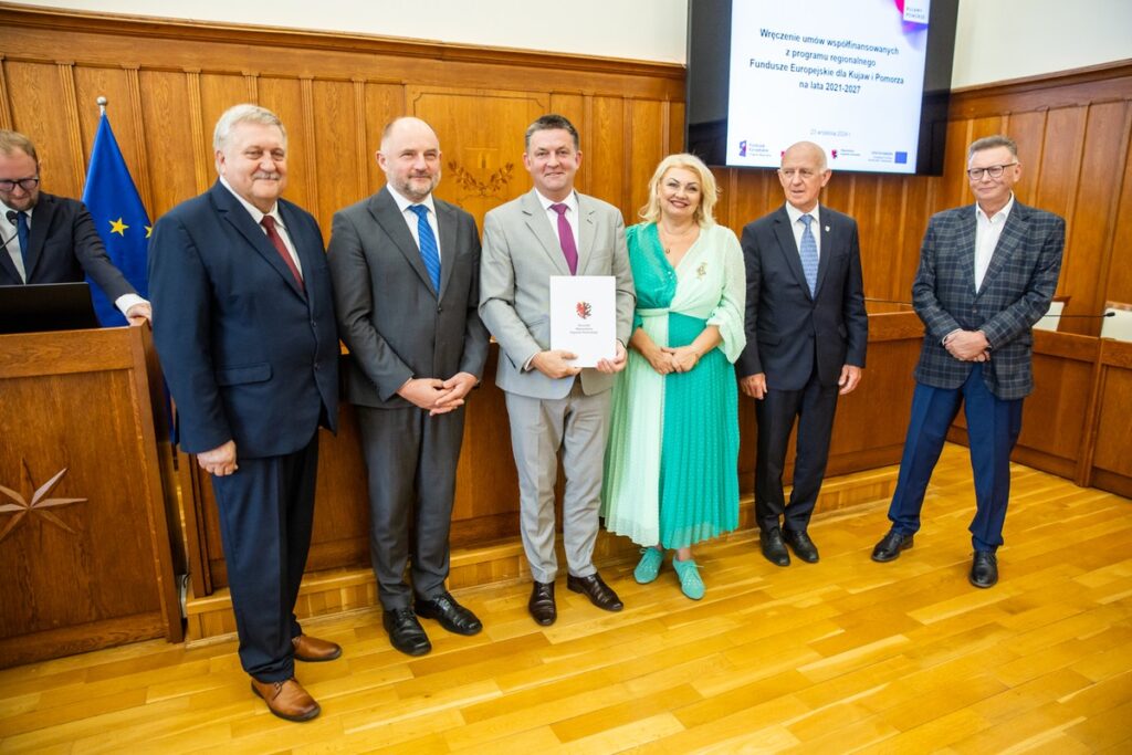 Ceremonia wręczenia umów FEdKP 2021-2027, fot. Andrzej Goiński/UMWKP