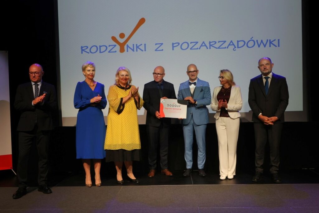 Gala wręczenia nagród w konkursie „Rodzynki z pozarządówki”, fot. Mikołaj Kuras dla UMWKP