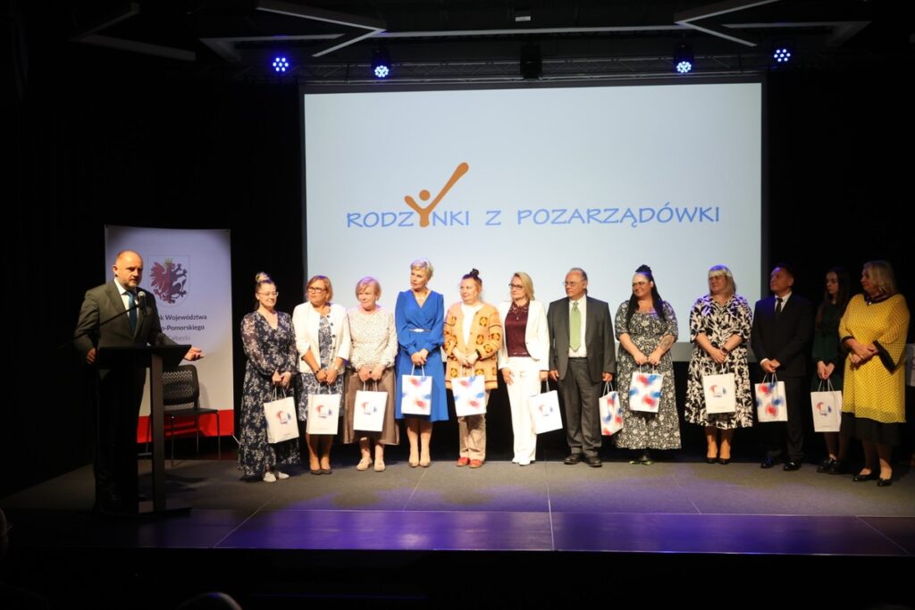 Gala wręczenia nagród w konkursie „Rodzynki z pozarządówki”, fot. Mikołaj Kuras dla UMWKP