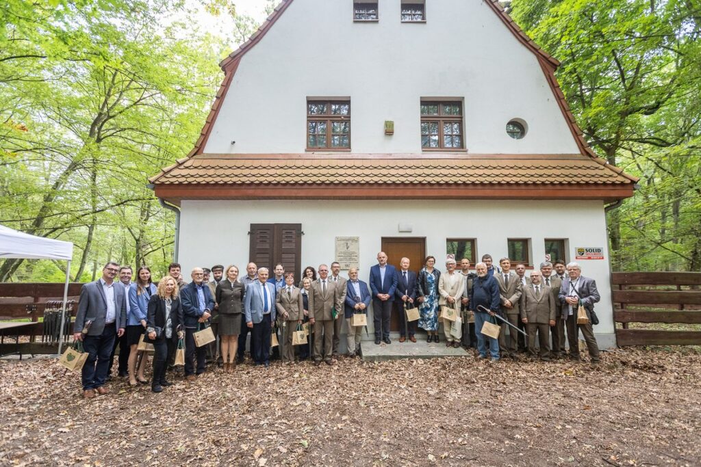 Odsłonięcie tablicy pamiątkowej w Lesie Piwnickim, fot. Szymon Zdziebło/tarantoga.pl dla UMWKP