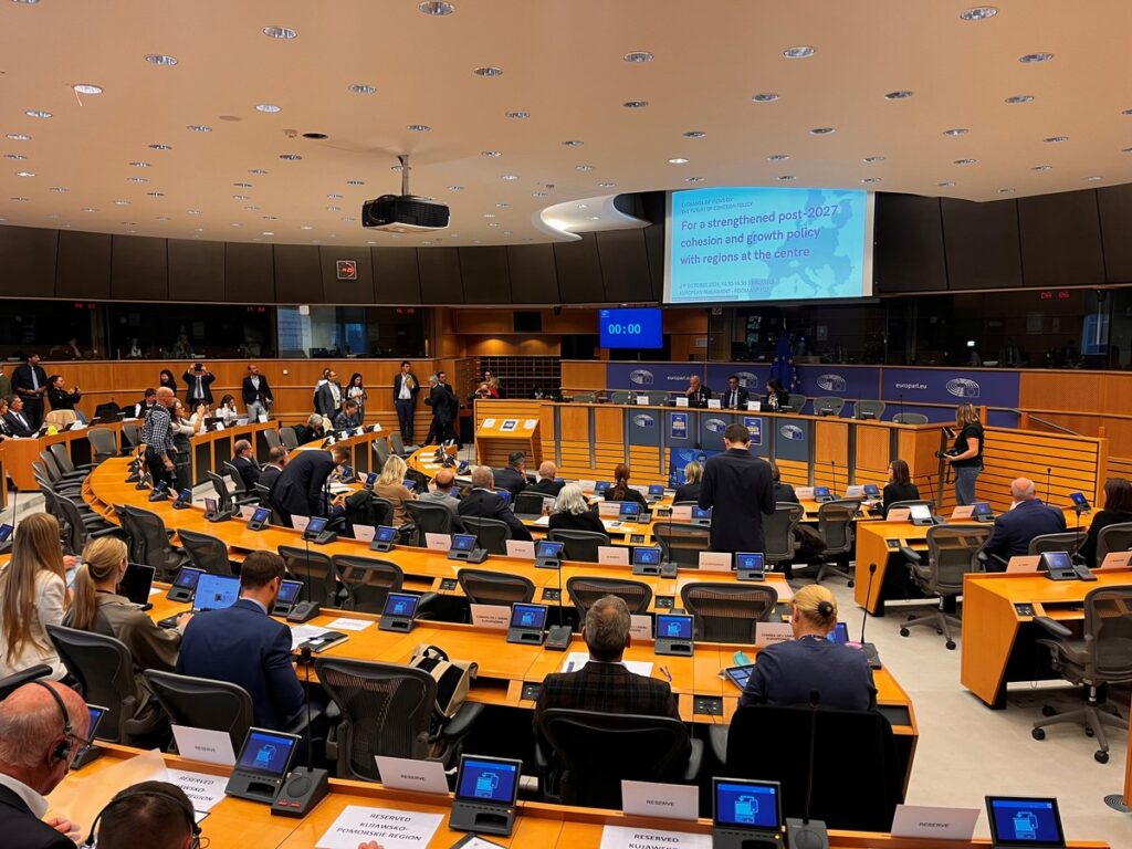 Members of the Regional Assembly's Committee for International Cooperation in the corridors of the European Parliament, third from the left is EP President Roberta Metsola, photo by Mieszko Matusiak/UMWKP