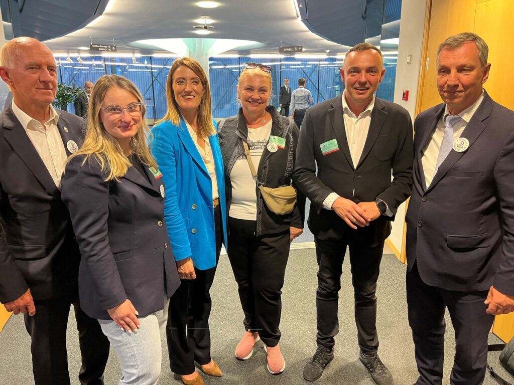 Members of the Regional Assembly's Committee for International Cooperation in the corridors of the European Parliament, third from the left is EP President Roberta Metsola, photo by Mieszko Matusiak/UMWKP