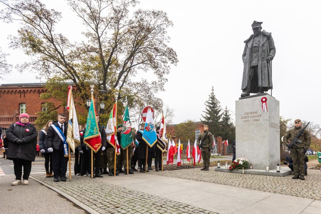 Obchody Narodowego Święta Niepodległości w Toruniu, fot. Szymon Zdzieblo/tarantoga.pl dla UMWKP