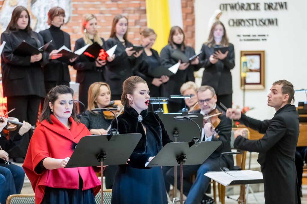 Bydgoszcz: "Stabat Mater" Pergolesiego i uroczysta msza, fot. Tomasz Czachorowski/eventphoto dla UMWKP