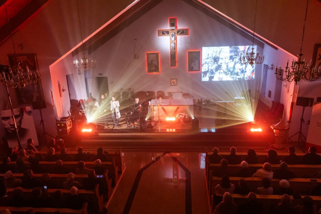 Koncert w kościele w Łubiance fot. Andrzej Goiński/UMWKP