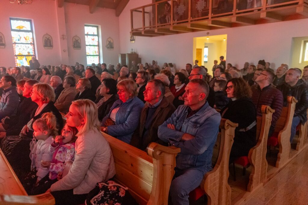 Koncert w kościele w Łubiance fot. Andrzej Goiński/UMWKP