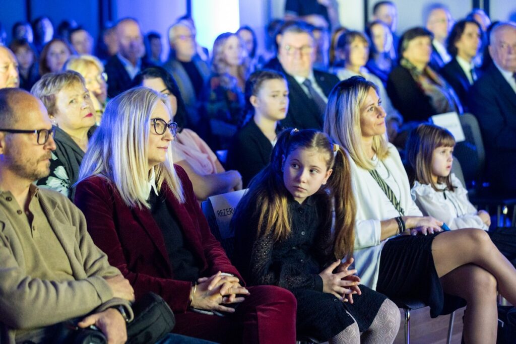 Wręczenie nagród laureatom XXII Międzynarodowego Konkursu Twórczości Plastycznej Dzieci i Młodzieży „Zawsze zielono, zawsze niebiesko” i otwarcie wystawy pokonkursowej, fot. Andrzej Goiński/UMWKP